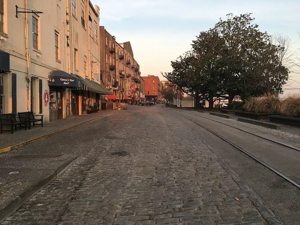 Cobblestone River Street in Savannah, the walk west toward Plant Riverside
